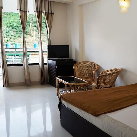 Hotel Royal Nest Vandiperiyār Extérieur photo