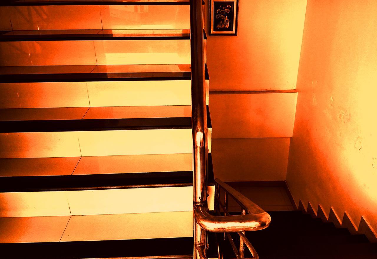 Hotel Royal Nest Vandiperiyār Extérieur photo