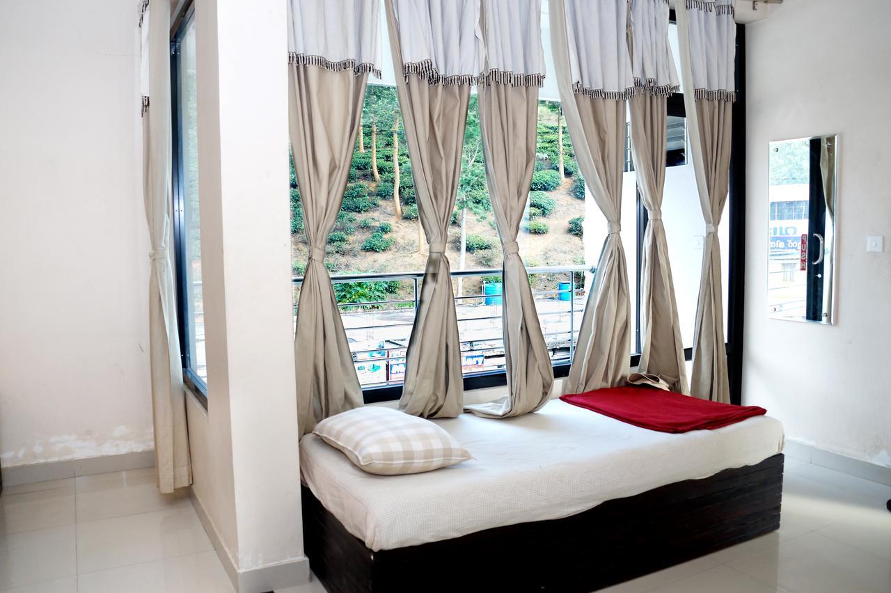 Hotel Royal Nest Vandiperiyār Extérieur photo