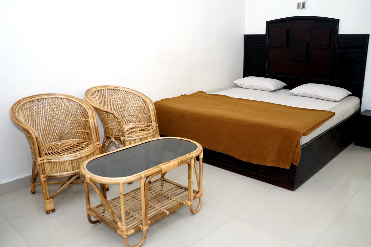 Hotel Royal Nest Vandiperiyār Extérieur photo
