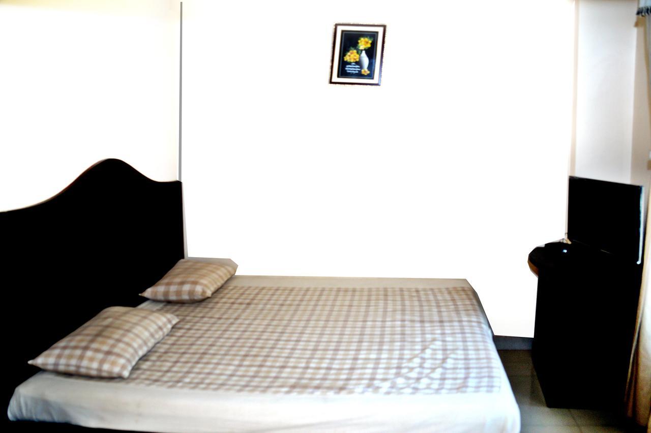 Hotel Royal Nest Vandiperiyār Extérieur photo