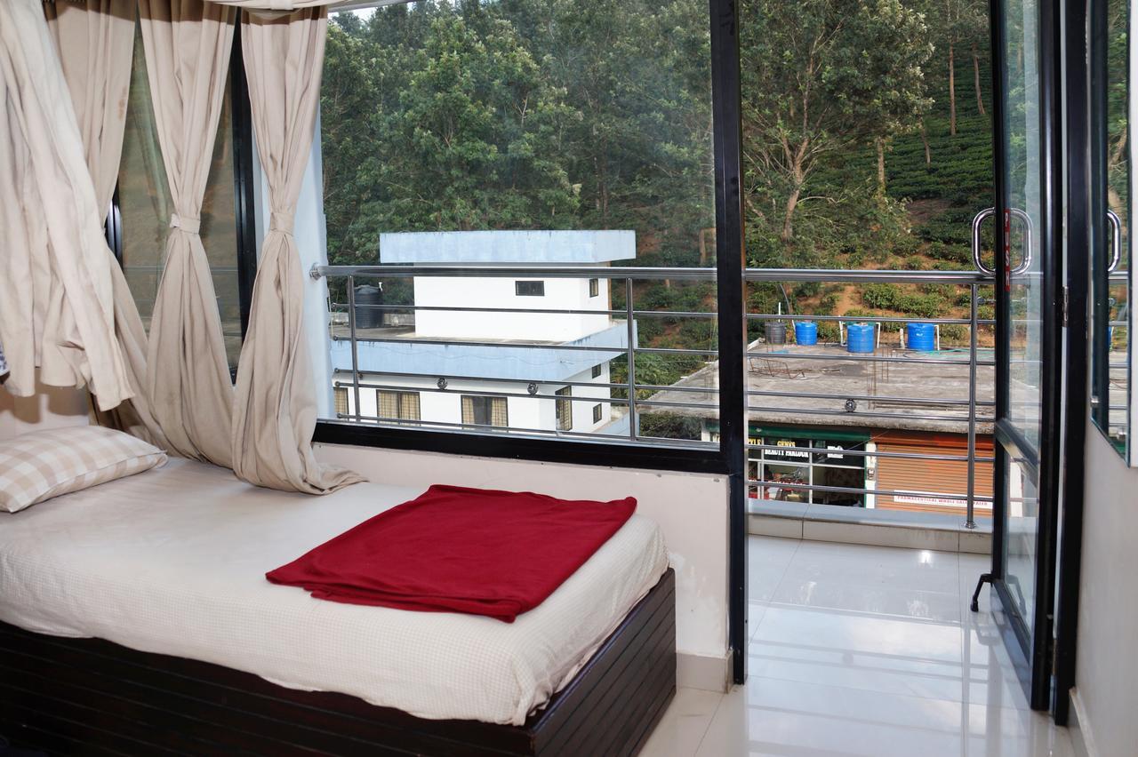 Hotel Royal Nest Vandiperiyār Extérieur photo