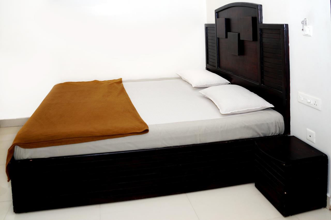 Hotel Royal Nest Vandiperiyār Extérieur photo