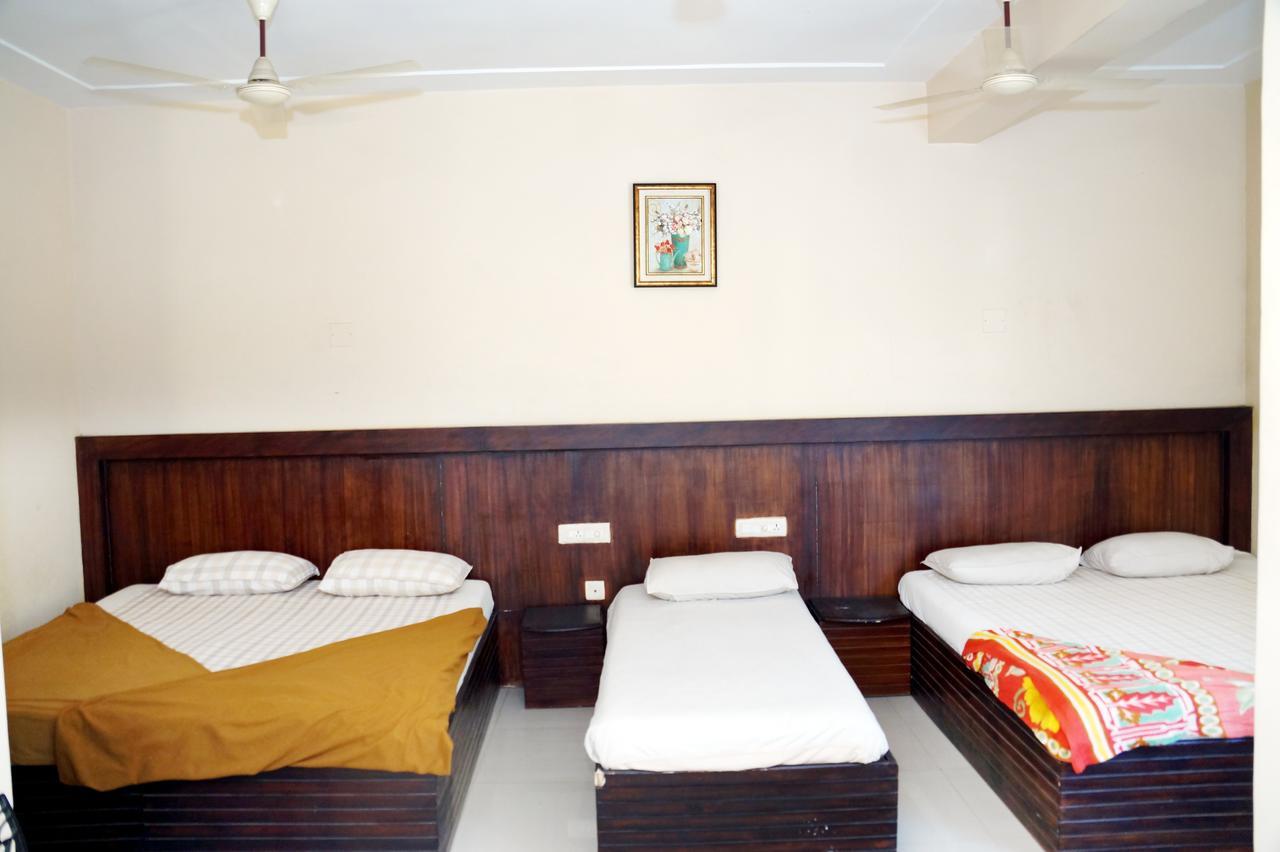 Hotel Royal Nest Vandiperiyār Extérieur photo