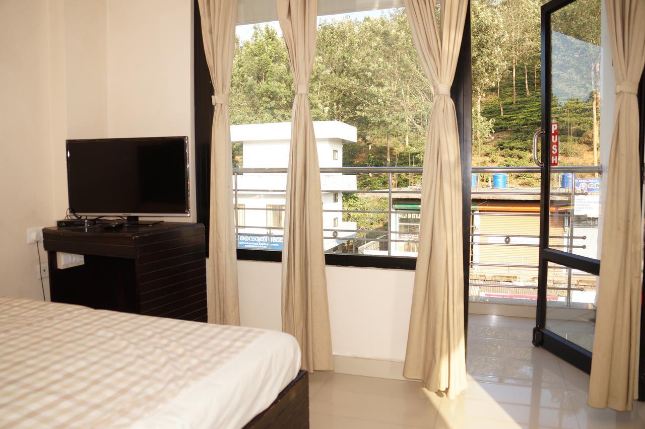 Hotel Royal Nest Vandiperiyār Extérieur photo